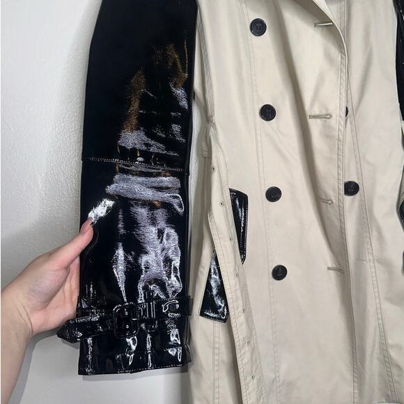 Burberry Patent Leather Sleeve Gabardine Trench Coat Black Tan US 4 - Picture 4 of 12